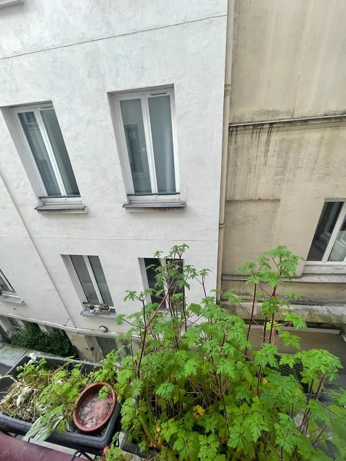 Calm And Cozy Apartment Paris